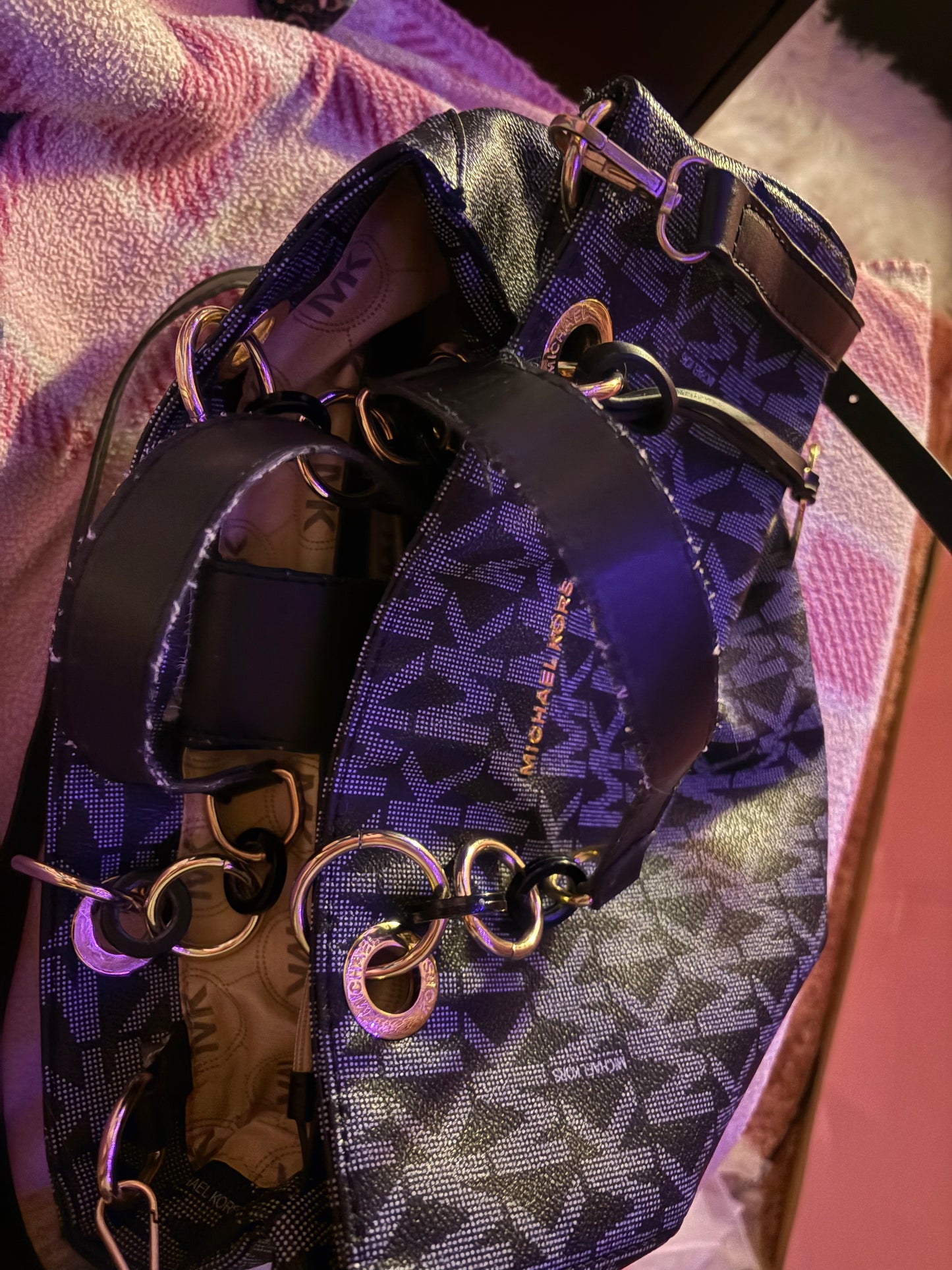 Micheal Kors Black Large Tote With Gold Hardware